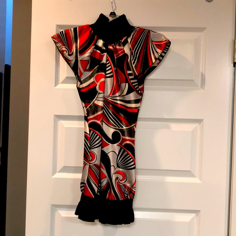 NWT fun print long tunic like top SM